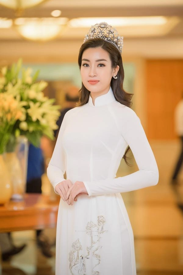 Cách mặc áo dài không bị sến như nhã phương angela phương trinh