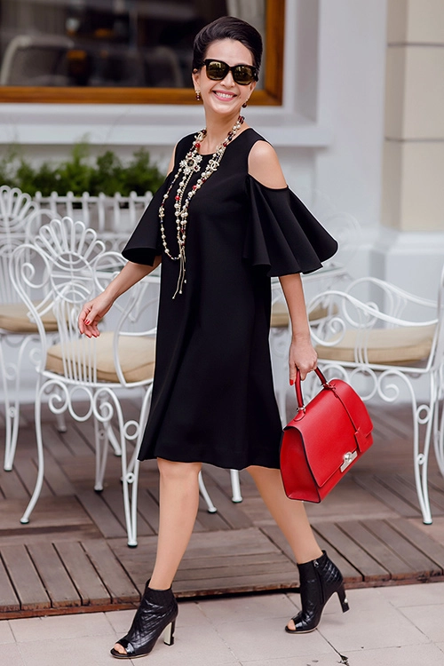 Diễm my rạng ngời với những chiếc váy đen