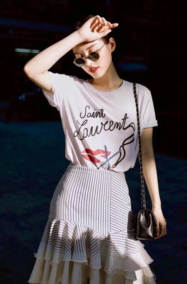 Đừng xem thường chiếc áo phông trắng