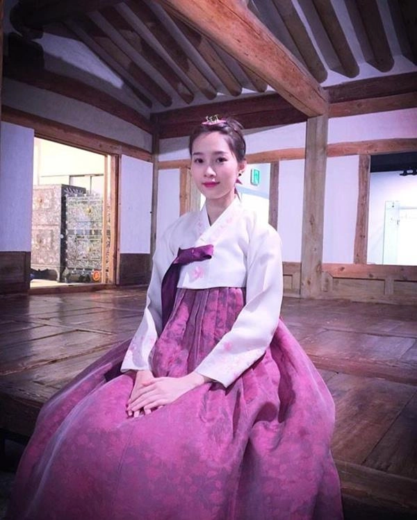 Khi các người đẹp chi pu mâu thủy angela phương trinh diện hanbok