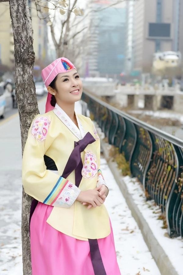 Khi các người đẹp chi pu mâu thủy angela phương trinh diện hanbok