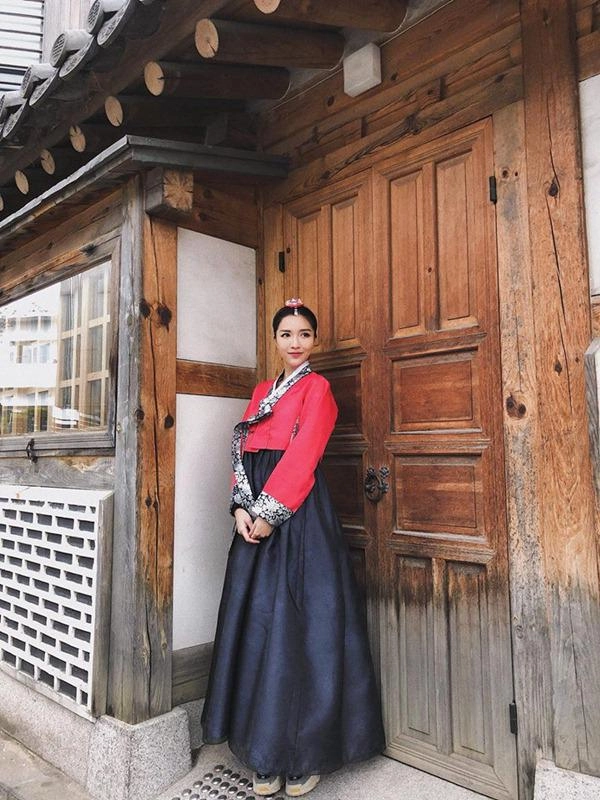 Khi các người đẹp chi pu mâu thủy angela phương trinh diện hanbok