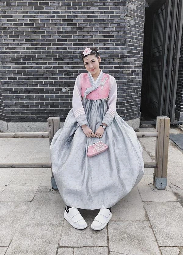 Khi các người đẹp chi pu mâu thủy angela phương trinh diện hanbok