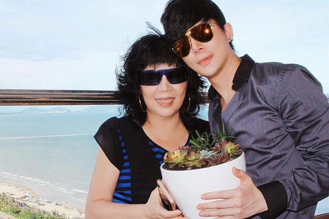 Nathan lee còn khéo chăm được cả khu vườn trên không tuyệt đẹp