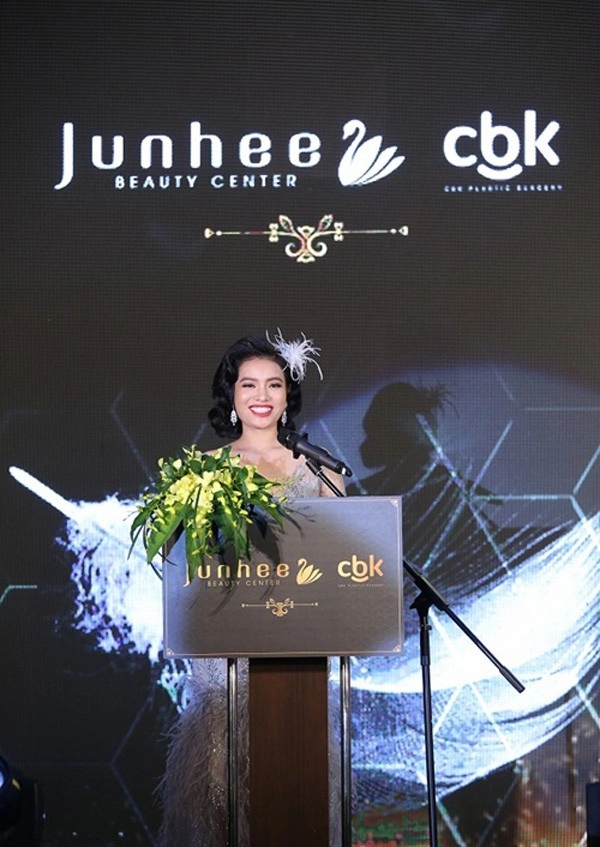Hoa hậu á hậu việt chúc mừng phòng khám pttm junhee