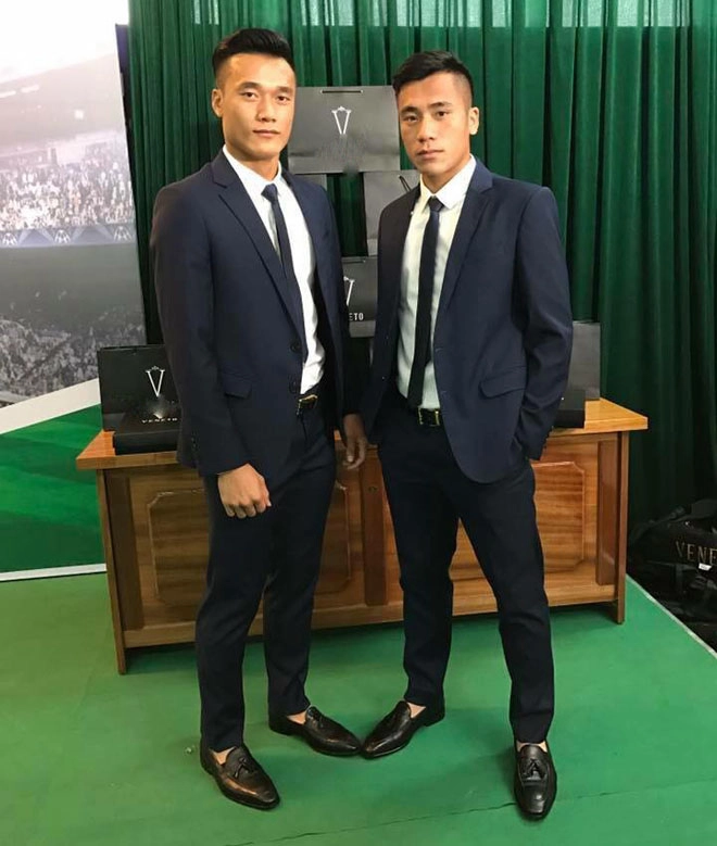 U23 mặc vest ai cũng ra dáng nam thần
