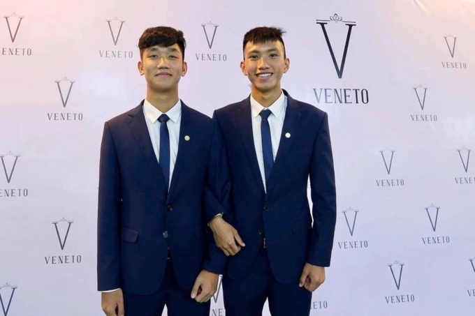 U23 mặc vest ai cũng ra dáng nam thần