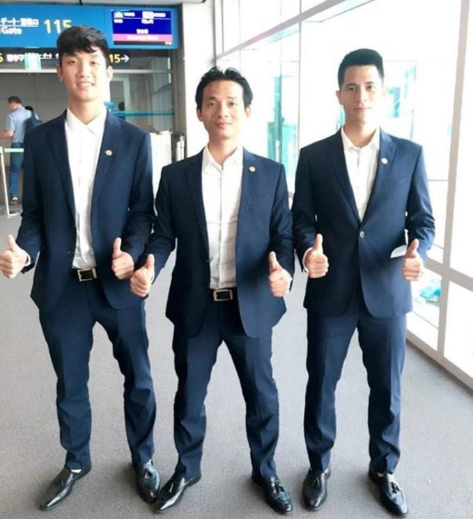 U23 mặc vest ai cũng ra dáng nam thần