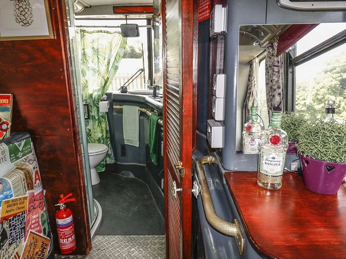 Cùng tham quan xe bus khách sạn 2 tầng kiểu harry potter độc đáo
