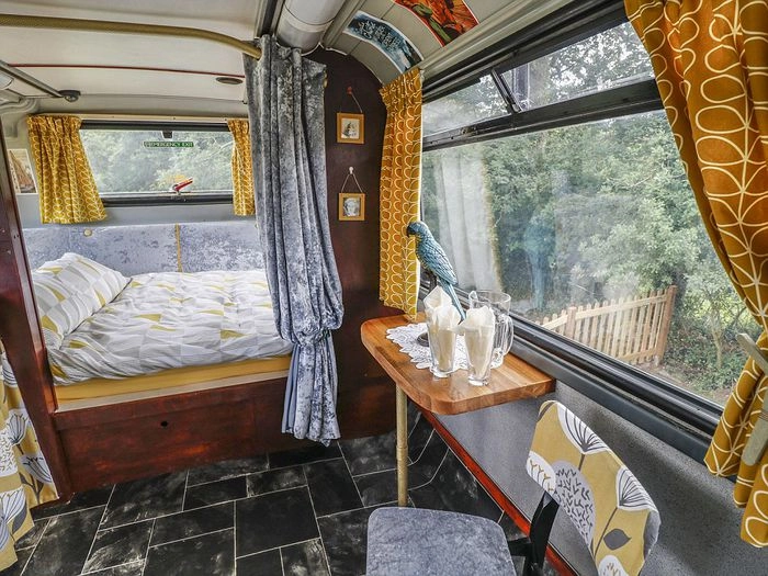 Cùng tham quan xe bus khách sạn 2 tầng kiểu harry potter độc đáo
