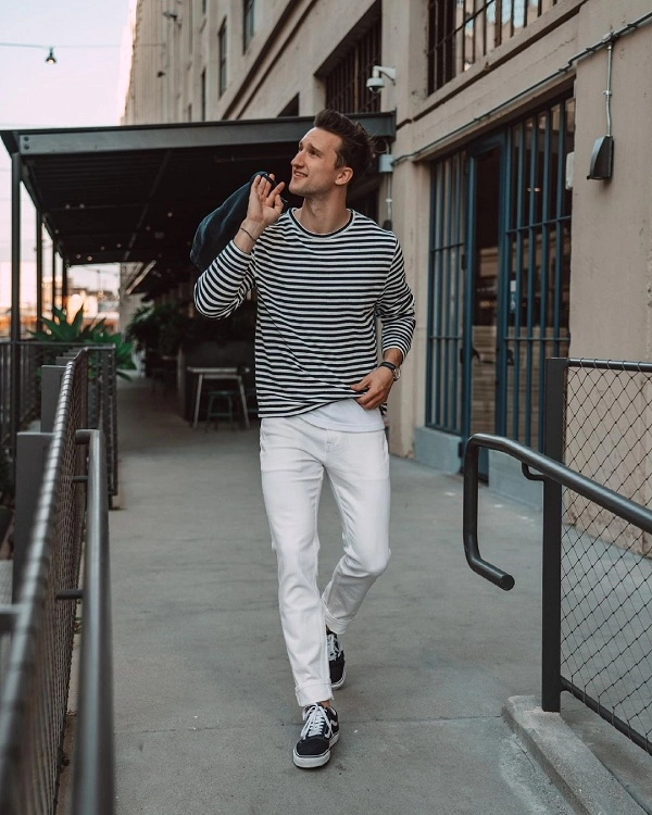 8 cách phối đồ với quần jeans trắng giúp chàng định hình phong cách 