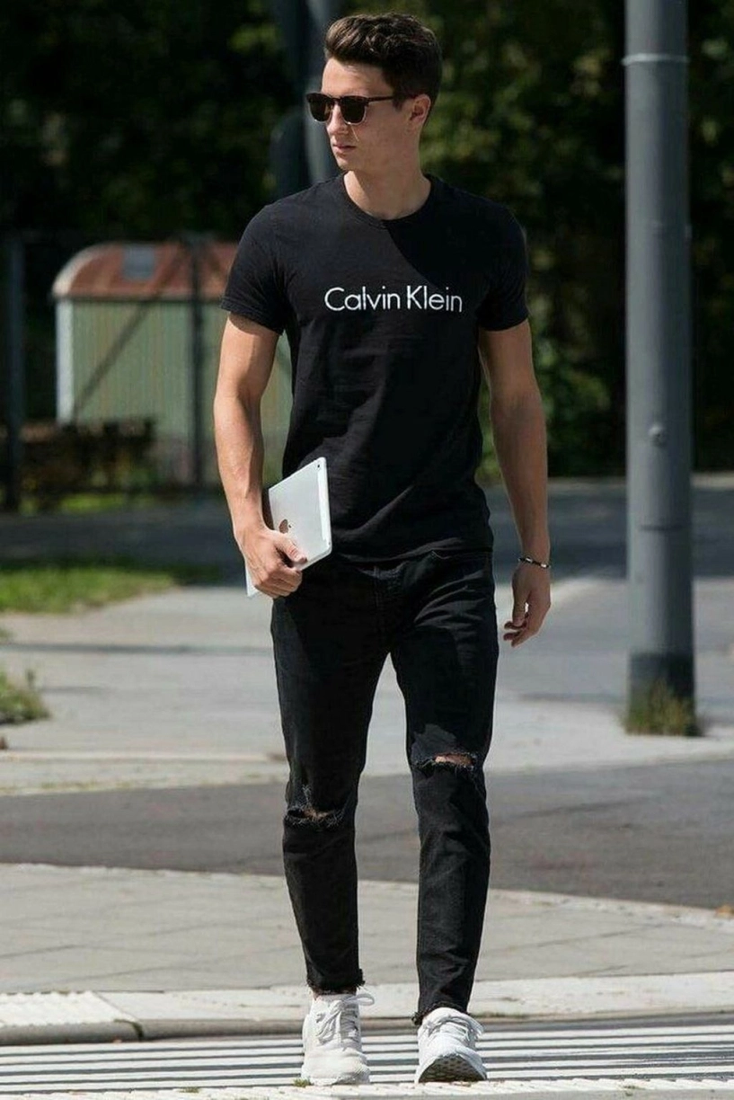 Quần jeans nên phối với áo gì