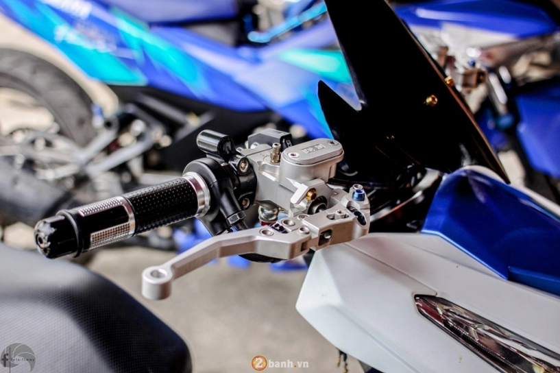 Siêu phẩm click 125i redbull blue trong bản demo