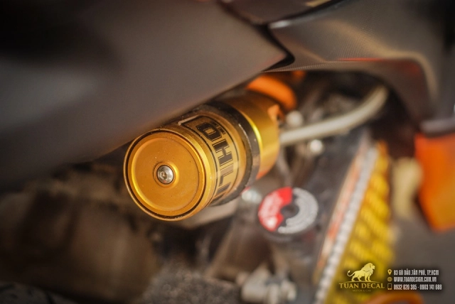 Yamaha nvx 155 độ phong cách repsol ấn tượng với bộ giảm xóc đơn