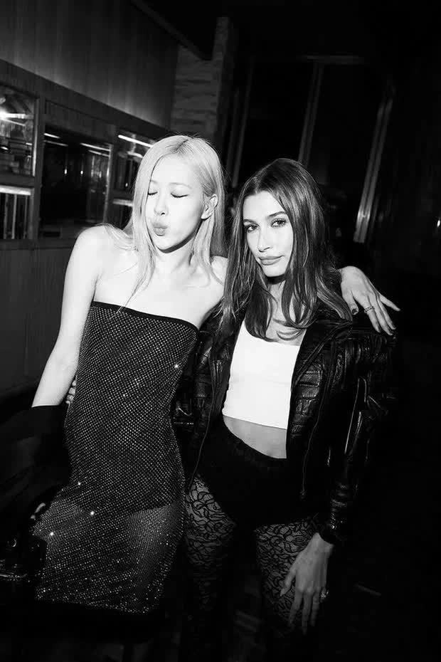 Hailey baldwin hóa fangirl đặc biệt của blackpink