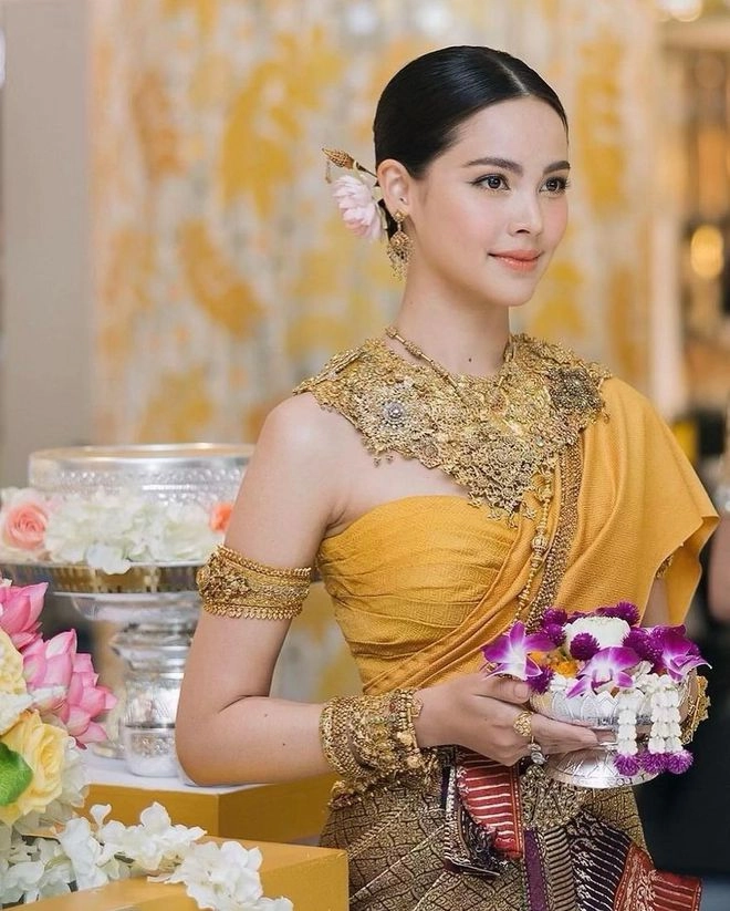 Ngắm dàn nữ thần thái lan mừng tết songkran