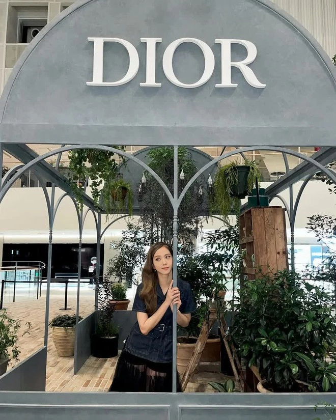 Đại sứ haerin newjeans lần đầu tham dự sự kiện dior