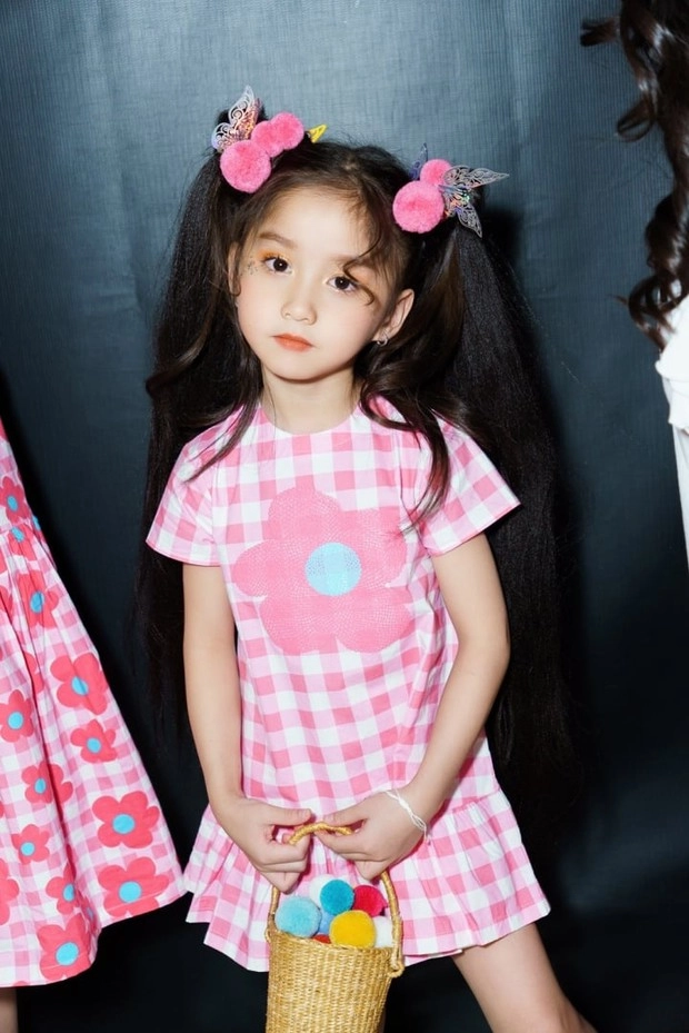 Emily nhã uyên đoạt giải tại shanghai international kids fashion week