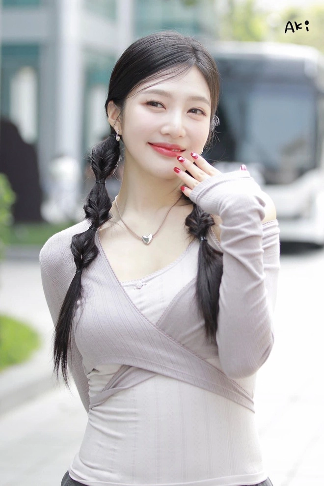 Outfit đi làm bất ổn của joy red velvet