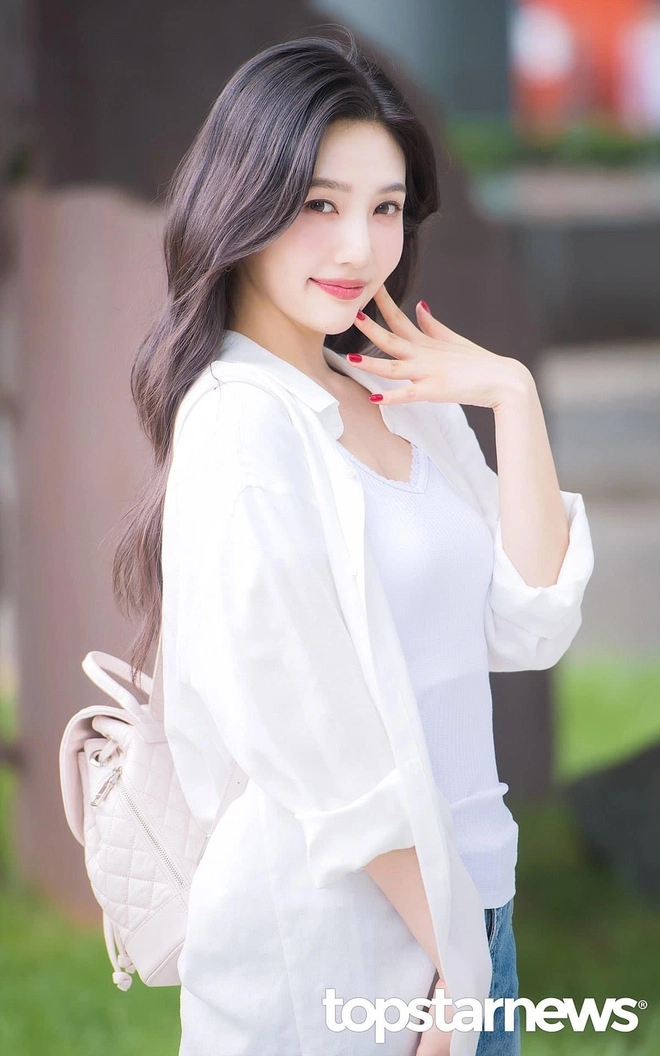 Outfit đi làm bất ổn của joy red velvet