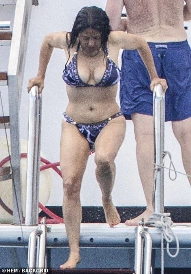 Ngắm mỹ nhân không tuổi hollywood diện bikini trong kỳ nghỉ hè