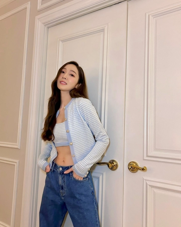 Phối đồ với jeans trẻ trung từ phong cách như jessica jung