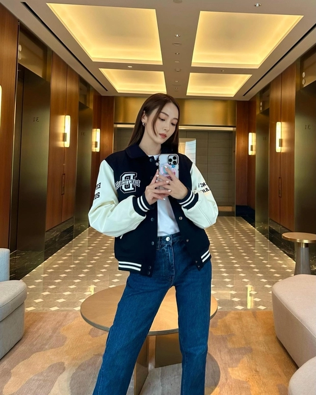 Phối đồ với jeans trẻ trung từ phong cách như jessica jung