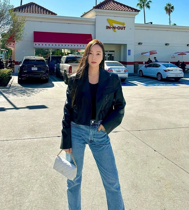 Phối đồ với jeans trẻ trung từ phong cách như jessica jung