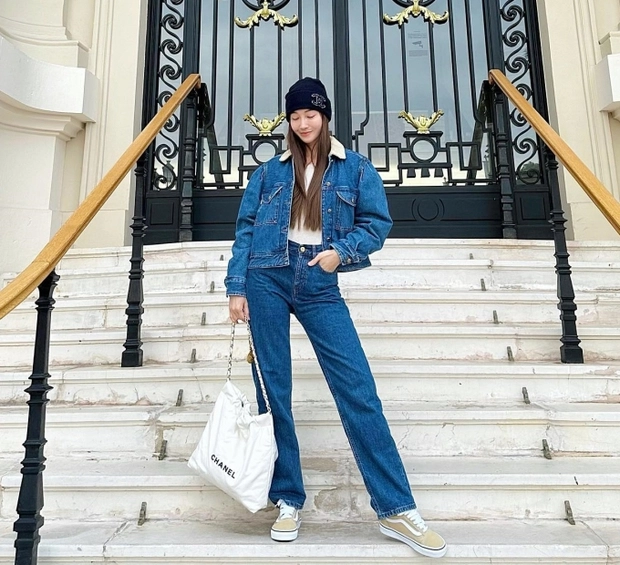 Phối đồ với jeans trẻ trung từ phong cách như jessica jung