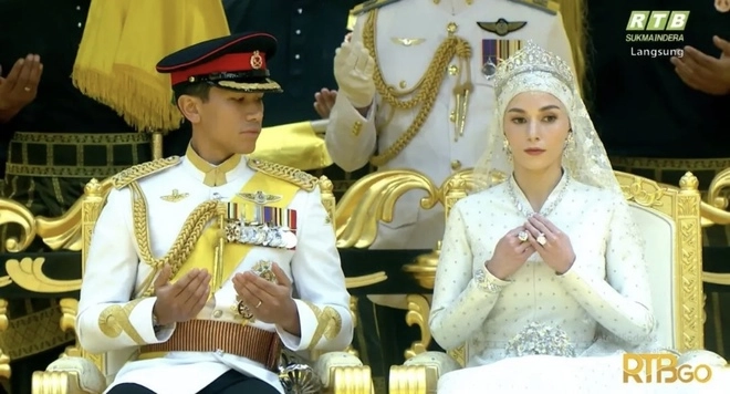 Váy cưới tinh tế của nàng dâu hoàng gia brunei