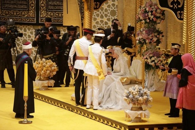 Váy cưới tinh tế của nàng dâu hoàng gia brunei