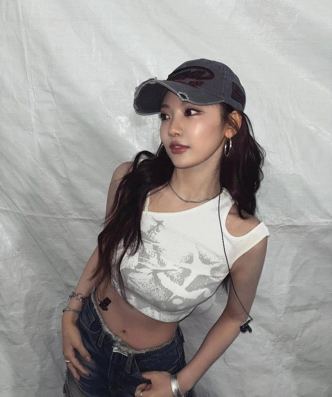 Cứ mix quần jeans theo 4 công thức này, đảm bảo bạn sẽ có outfit đẹp bất bại như loạt sao Hàn - Việt- Ảnh 4. 4 công thức mix quần jeans chuẩn chỉnh như ngôi sao thời trang
