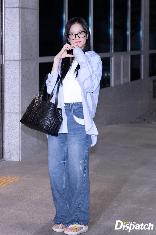 Cứ mix quần jeans theo 4 công thức này, đảm bảo bạn sẽ có outfit đẹp bất bại như loạt sao Hàn - Việt- Ảnh 9. 4 công thức mix quần jeans chuẩn chỉnh như ngôi sao thời trang
