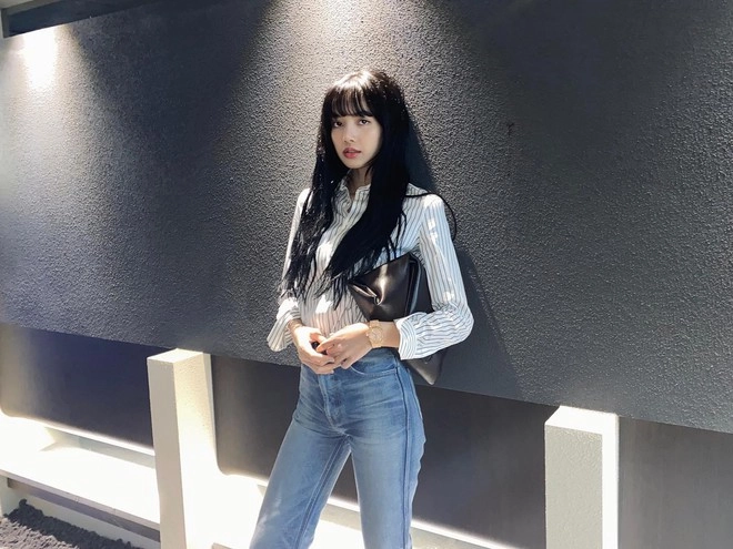 Cứ mix quần jeans theo 4 công thức này, đảm bảo bạn sẽ có outfit đẹp bất bại như loạt sao Hàn - Việt- Ảnh 12. 4 công thức mix quần jeans chuẩn chỉnh như ngôi sao thời trang