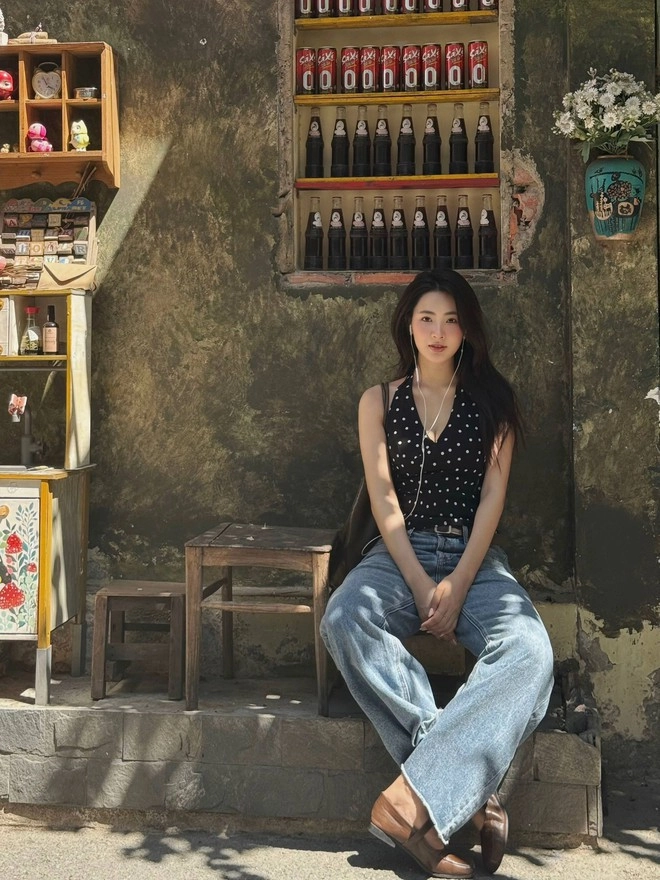 Cứ mix quần jeans theo 4 công thức này, đảm bảo bạn sẽ có outfit đẹp bất bại như loạt sao Hàn - Việt- Ảnh 15. 4 công thức mix quần jeans chuẩn chỉnh như ngôi sao thời trang
