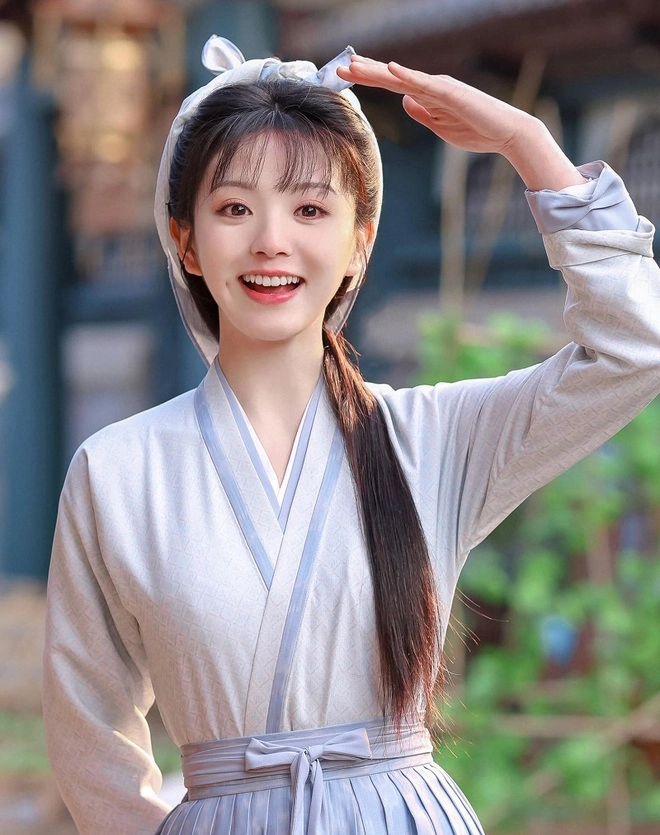 Công chúa đẹp nhất Trung Quốc hiện tại gây khó hiểu khi so ảnh mặt mộc với mặt makeup- Ảnh 2. Điền hi vi chứng minh đẳng cấp nhan sắc