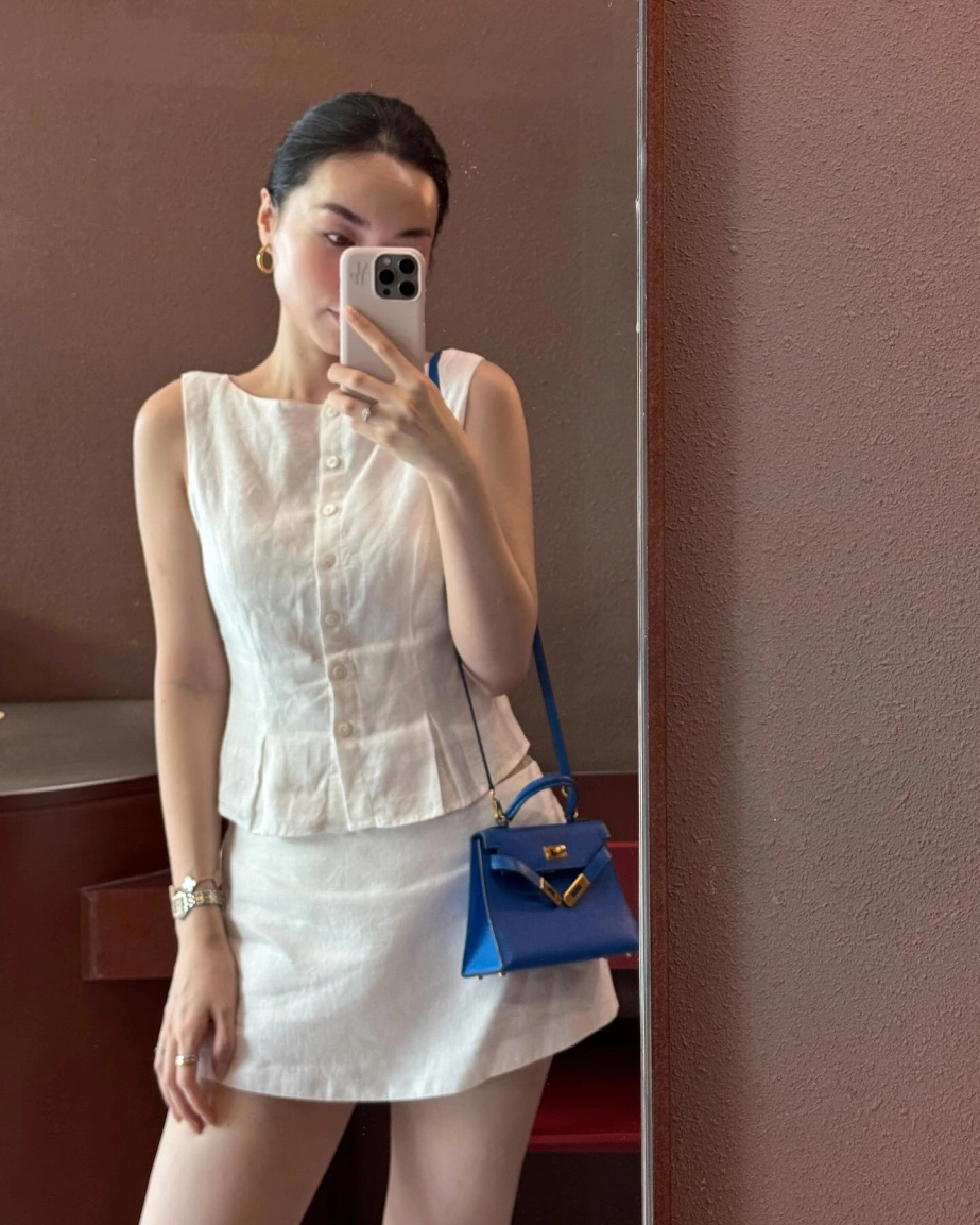Lê Hà Trúc mặc đồ màu trung tính đẹp quá đáng: Vừa trẻ vừa sang, không điểm nào chê- Ảnh 1. Diện đồ màu trung tính đẹp như lê hà trúc