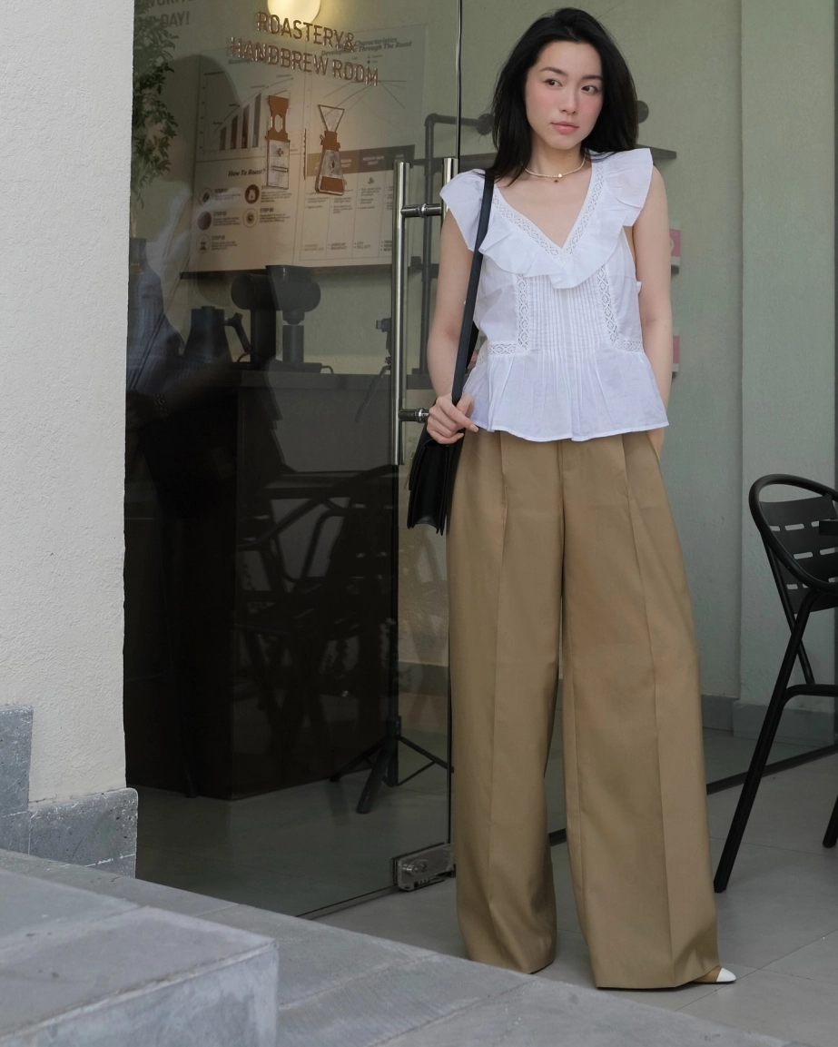 Lê Hà Trúc mặc đồ màu trung tính đẹp quá đáng: Vừa trẻ vừa sang, không điểm nào chê- Ảnh 3. Diện đồ màu trung tính đẹp như lê hà trúc