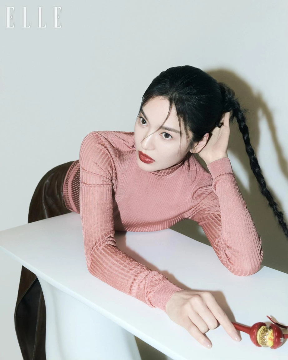 Song Hye Kyo quyết đổi hình tượng đến cùng- Ảnh 4. Song hye kyo lại tiếp tục trình làng một giao diện mới
