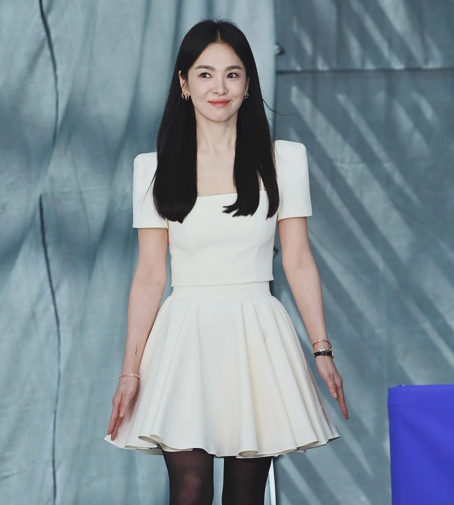 Song Hye Kyo quyết đổi hình tượng đến cùng- Ảnh 9. Song hye kyo lại tiếp tục trình làng một giao diện mới