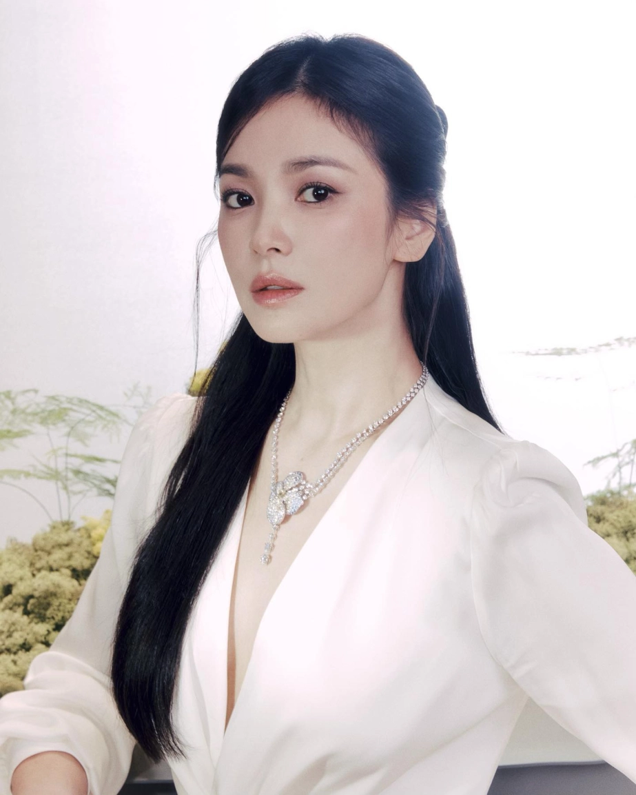 Song Hye Kyo quyết đổi hình tượng đến cùng- Ảnh 10. Song hye kyo lại tiếp tục trình làng một giao diện mới