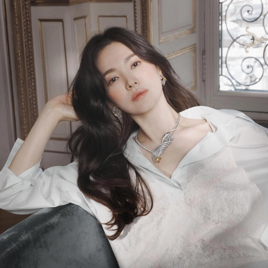 Song Hye Kyo quyết đổi hình tượng đến cùng- Ảnh 11. Song hye kyo lại tiếp tục trình làng một giao diện mới