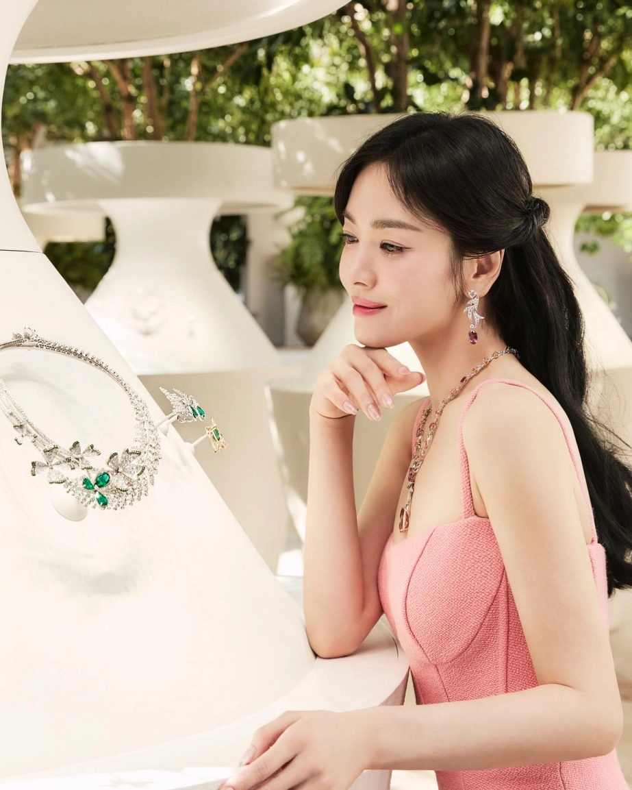 Song Hye Kyo quyết đổi hình tượng đến cùng- Ảnh 12. Song hye kyo lại tiếp tục trình làng một giao diện mới