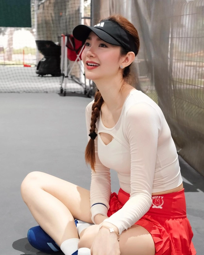 Ngắm loạt ảnh minh hằng ra sân pickleball